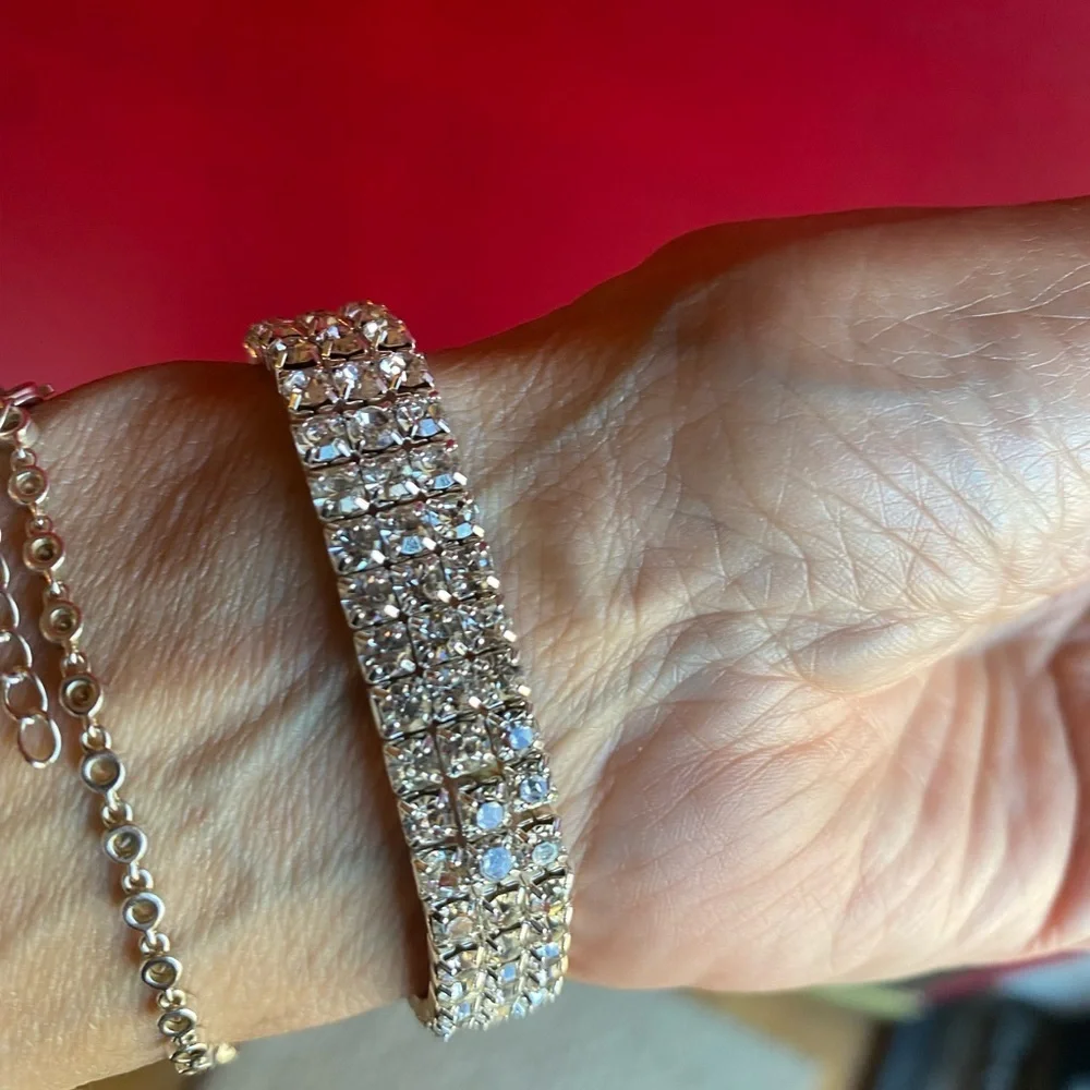 Stunning Stretch Silver Cubic Zirconia Crystal Bracelet NWOT 7 1/4